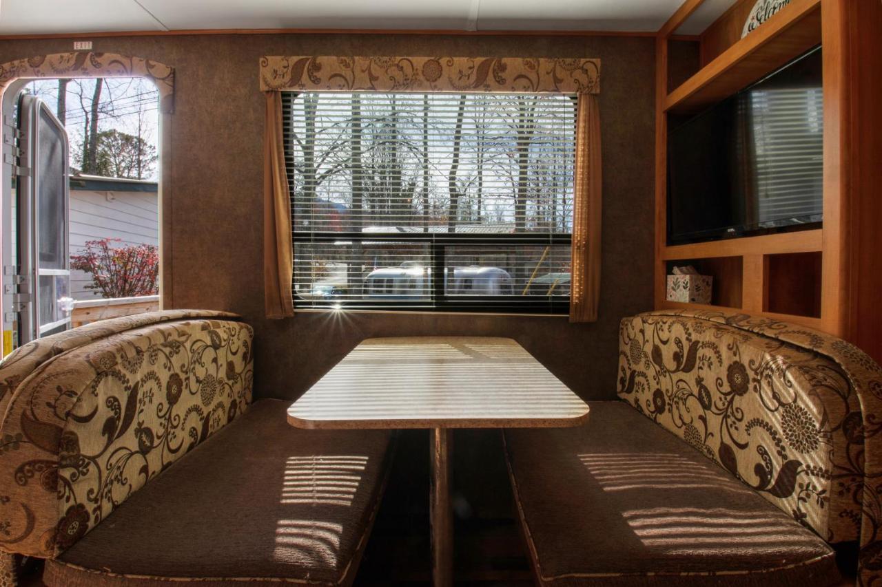 Arrow Creek Camp And Cabins Гетлинбург Екстериор снимка