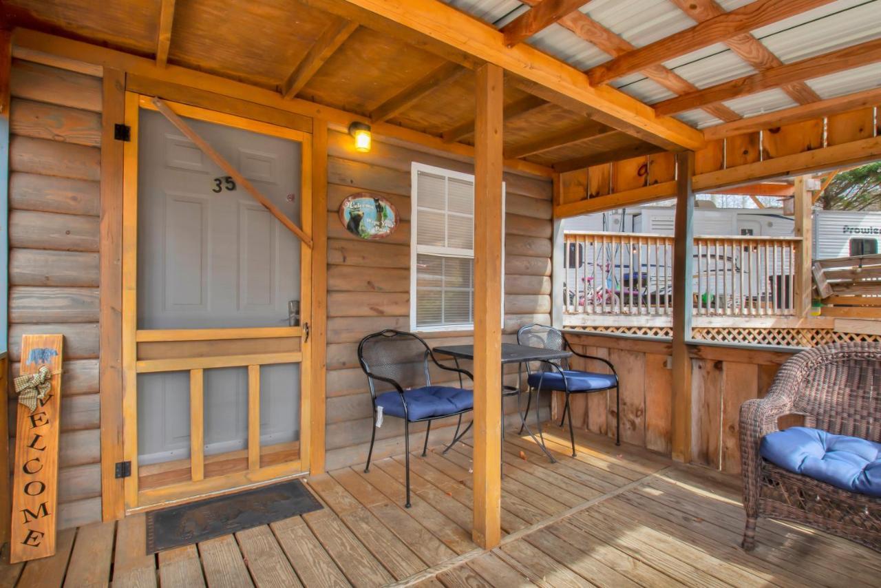 Arrow Creek Camp And Cabins Гетлинбург Екстериор снимка